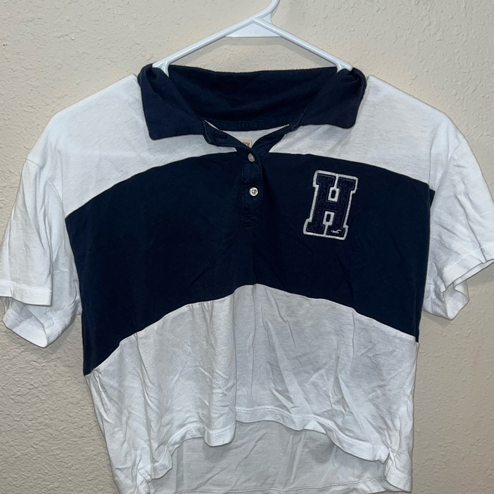 Hollister cropped callerd shirt